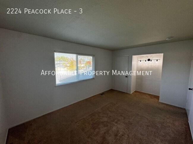 Building Photo - 2224 Peacock Pl