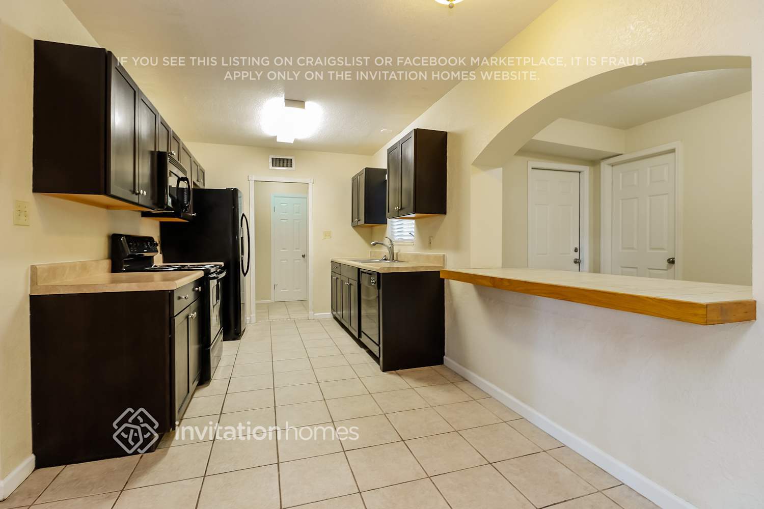 Building Photo - 1732 Rhoades Terrace