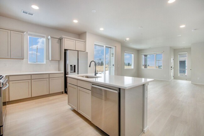 Building Photo - Luxury Rowhouse w/ Over-sized Garage