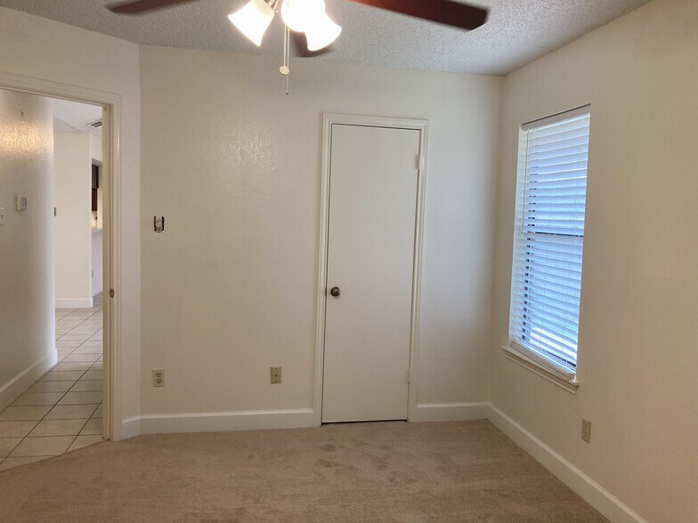 Building Photo - 7806-B Chimayo Cv.,