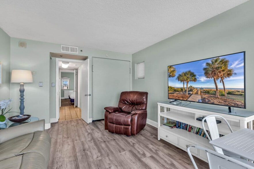 Building Photo - 1708 N Ocean Blvd