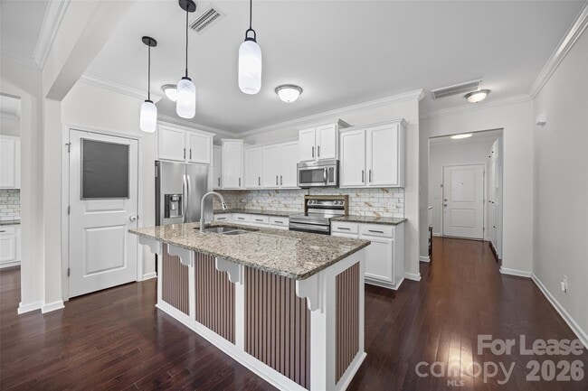 Building Photo - 872 Summerlake Dr