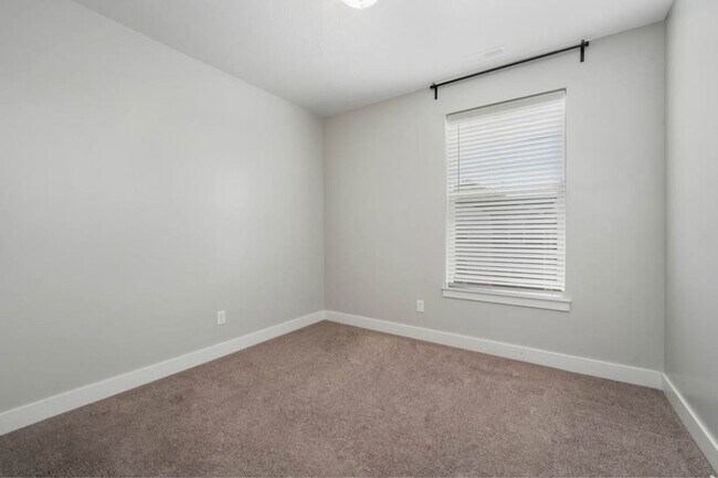 Building Photo - 675 N 380 W