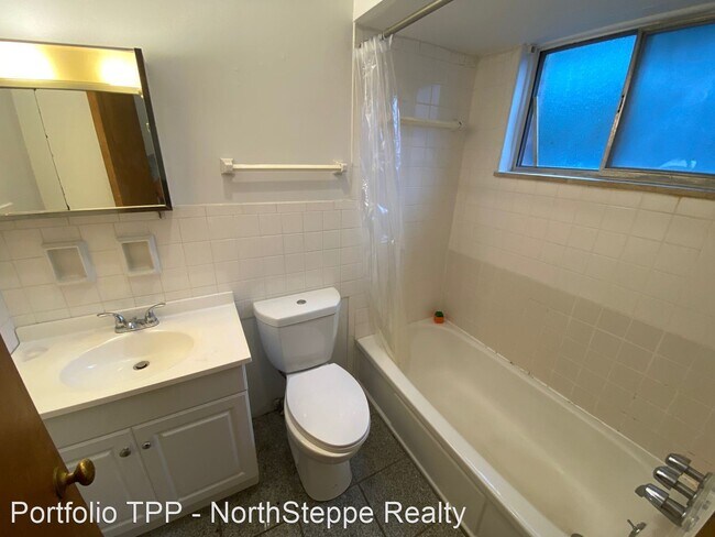 Building Photo - 1 br, 1 bath Apartment - 1320 Highland St ...