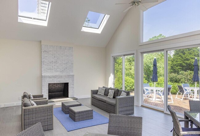 Building Photo - 61 Huckleberry Ln