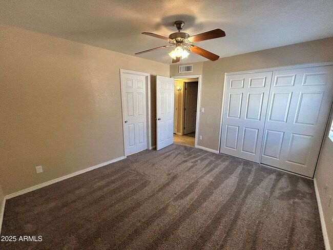 Building Photo - 523 N Los Feliz Dr