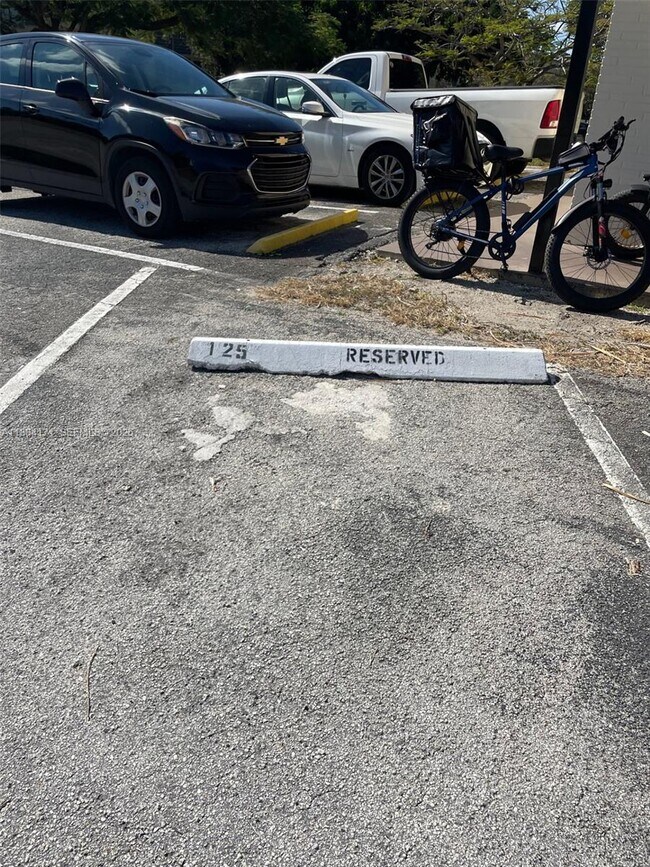 Building Photo - 20201 NE 29th Ct