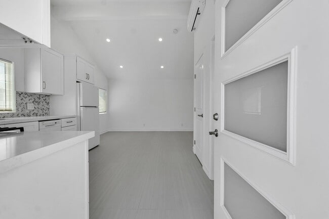 Building Photo - Brand-New Studio Guest House with Modern C...