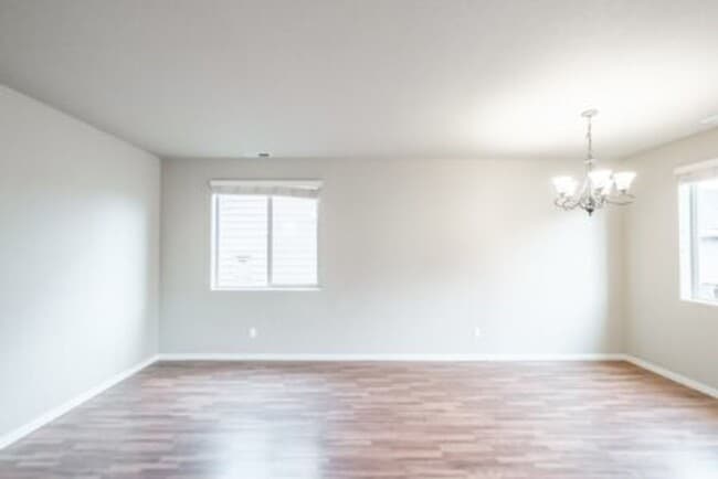 Building Photo - 4-Bedroom Home in NW Albany