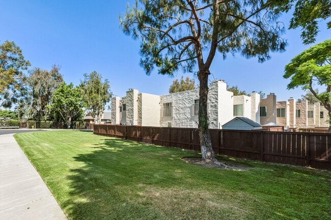 Building Photo - "Coming Soon" Awesome corner 2 Bedroom 2 Bath Townhome with large private patio (AC/Pool/Gated Pa...