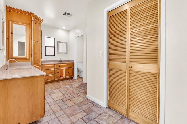 Building Photo - Patricia Lane