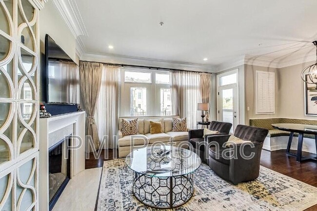 Building Photo - 10821 Symphony Park Dr