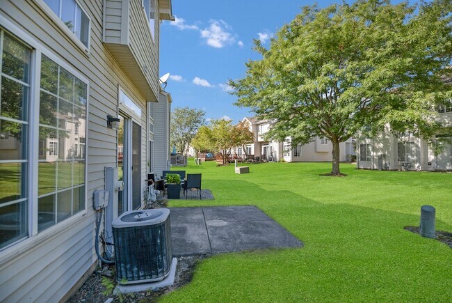 Building Photo - 951 Viewpoint Dr