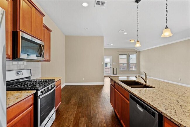 Building Photo - 215 Methodius Dr