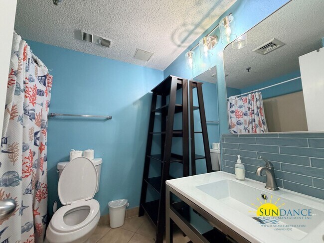 Building Photo - Fully Furnished Condo Unit in Fort Walton Beach!