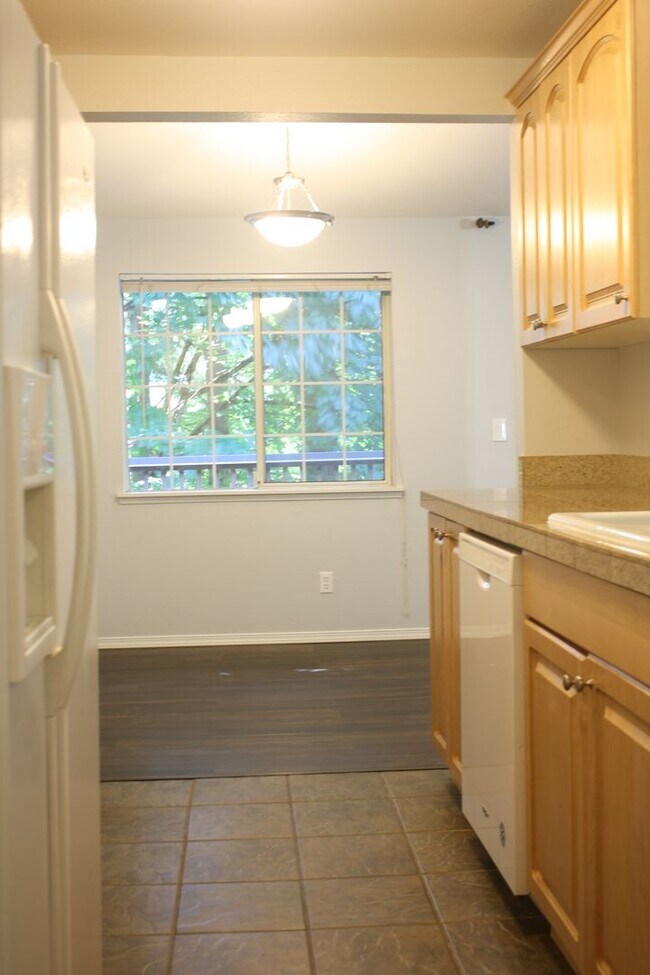 Building Photo - Top Floor 3 bdrm Mill Creek Country Club Condo Rental. Private back deck to nature reserve. Swim ...