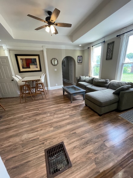 Building Photo - 232 N Randolph St