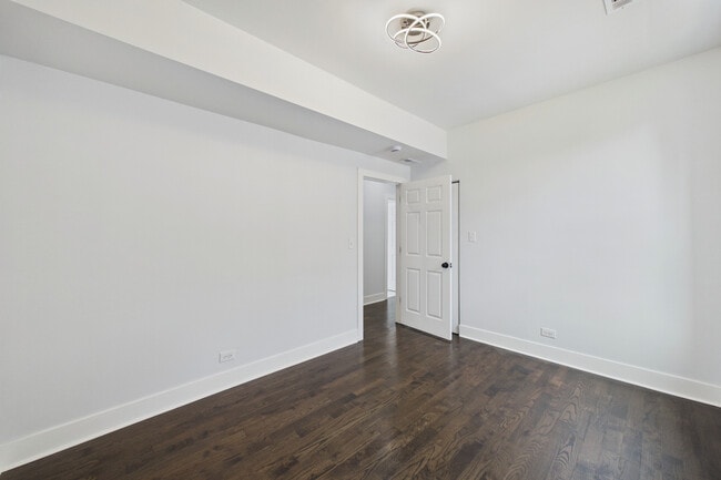 Building Photo - 7919 S Ellis Ave