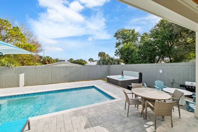 Building Photo - 238 Oleander Dr