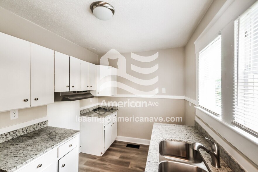 Building Photo - 8214 8th Ave S