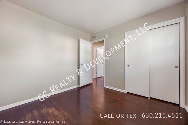 Building Photo - *** SCHOOL DISTRICT 25 / 3 BDRM -1.5 BTH /...