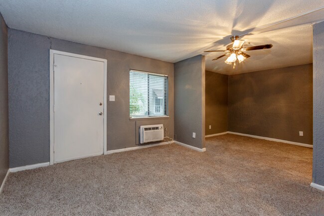 Building Photo - 5400-5600 E 84th Ter -Jade