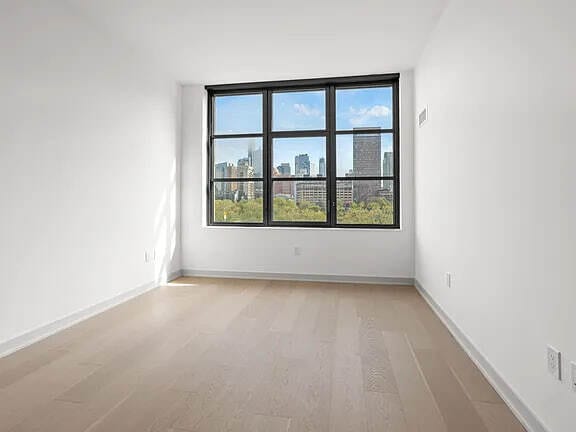 Building Photo - 115 York St