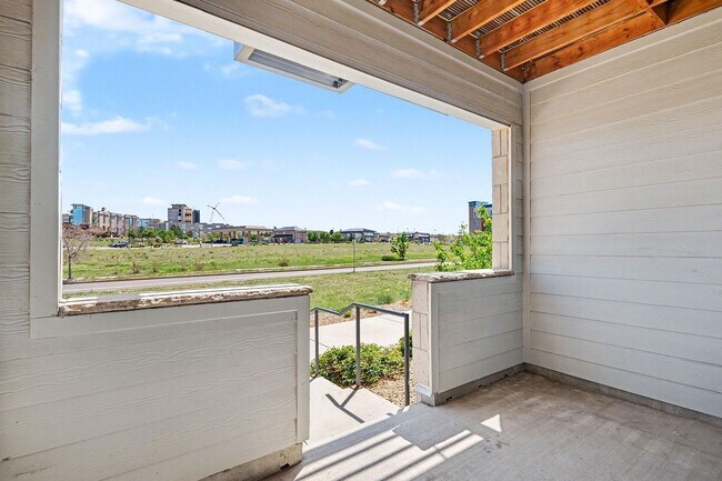 Building Photo - Updated 2 Bed / 2 Bath Corner Condo in Parker – Ground Level Convenience!