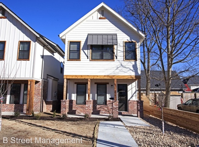 Primary Photo - 4 br, 3.5 bath House - 329 SW D Street