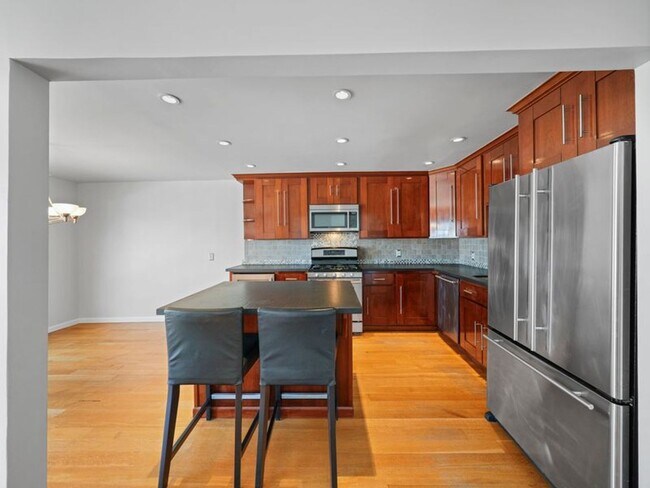 Building Photo - COMING SOON! Single Family Home in Sunny Bernal Heights - 4 br/3 ba - 2 Car Parking - Great Views...