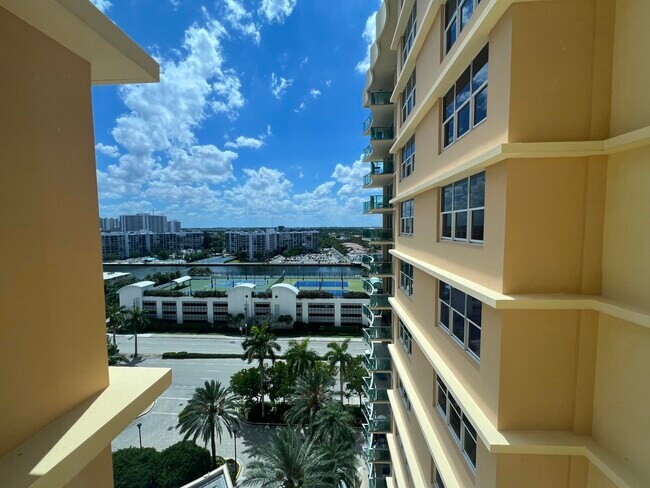 Building Photo - 2501 S Ocean Dr