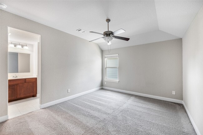 Building Photo - 16719 Highland Country Dr