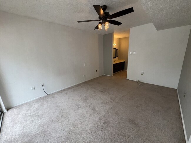 Building Photo - 13002 Leader St