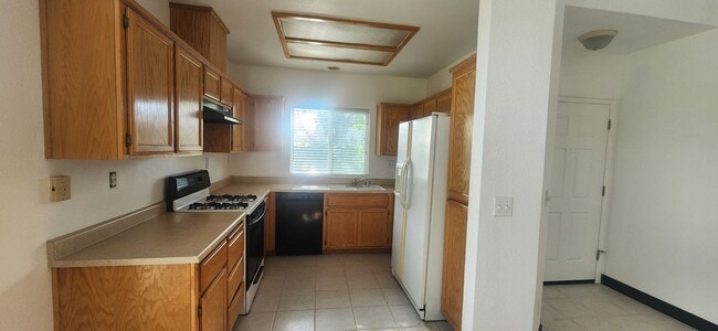 Building Photo - 3 Bedroom Home in Quaint Gated Community in Elk Grove
