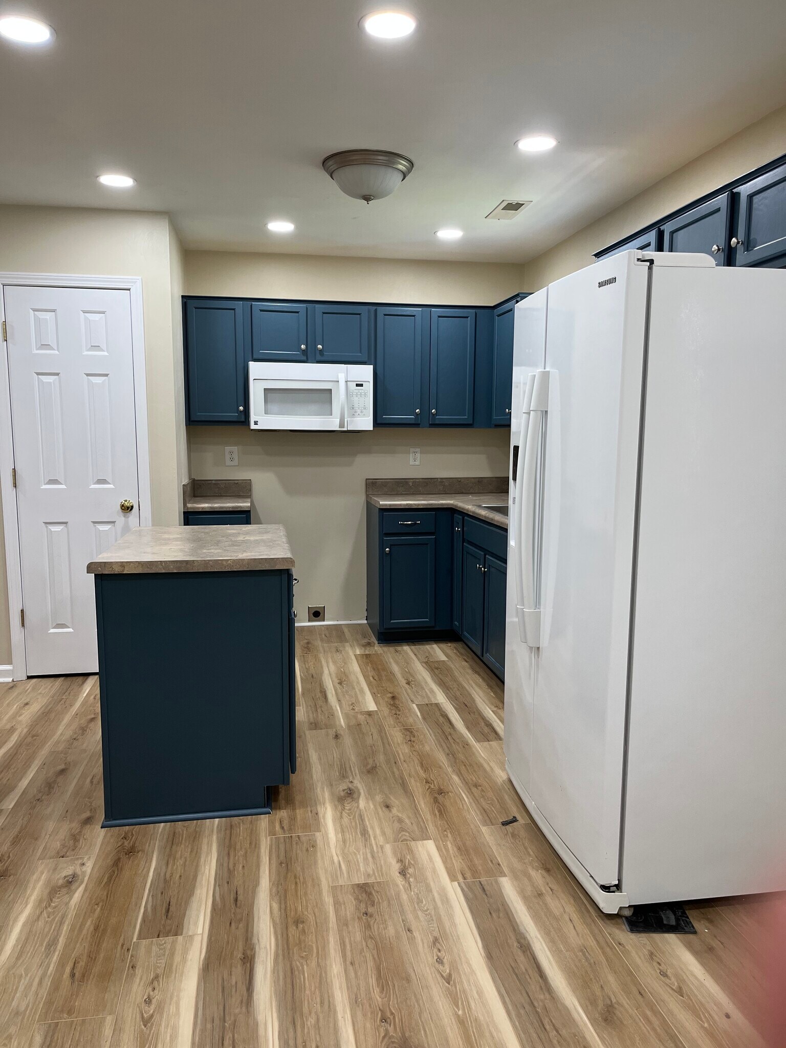 Building Photo - 145 Charleston Ln