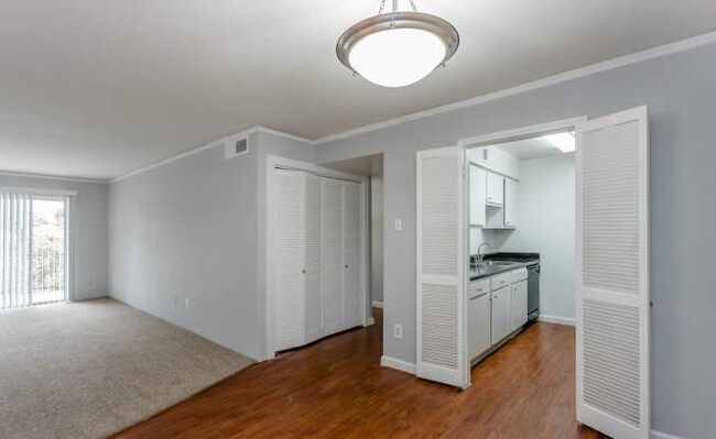 Building Photo - 1 bedroom in Houston TX 77056