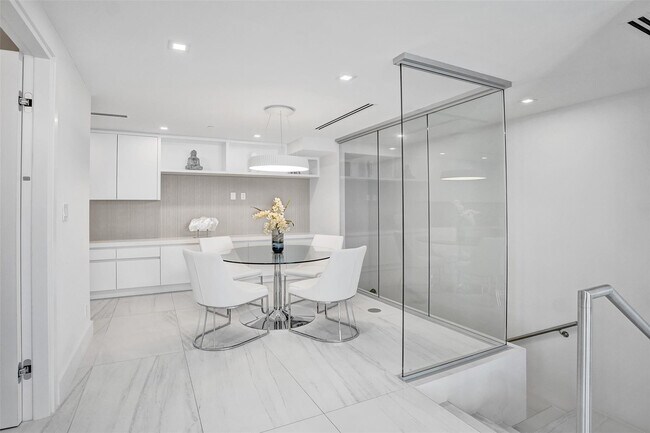 Building Photo - 701 N Fort Lauderdale Beach Blvd