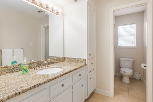 Building Photo - 715 Trademark Pl