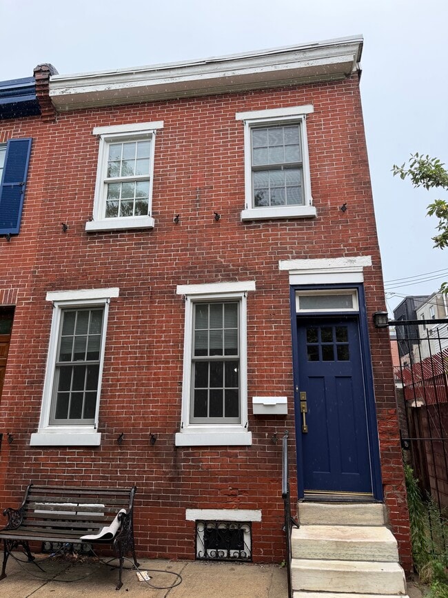 Building Photo - 417 S Croskey St