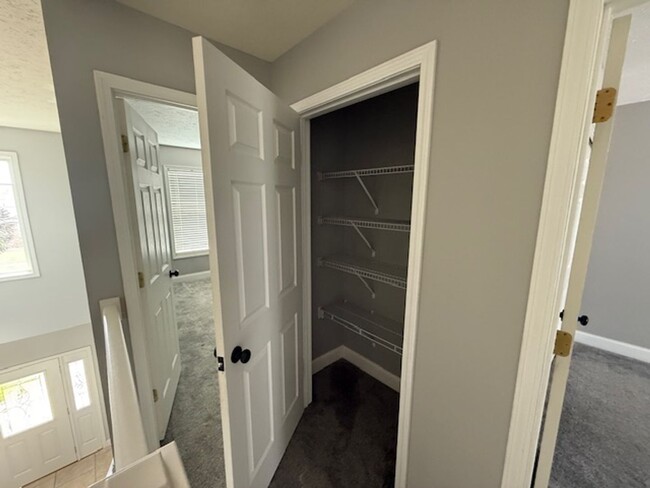 Building Photo - 421 DAHLIA