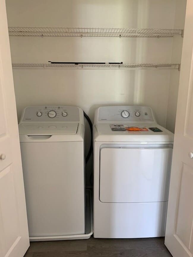 Building Photo - 408 Holly Ave