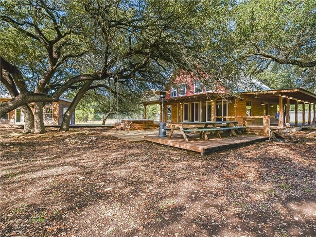 Building Photo - 515 Wimberley Oaks Dr
