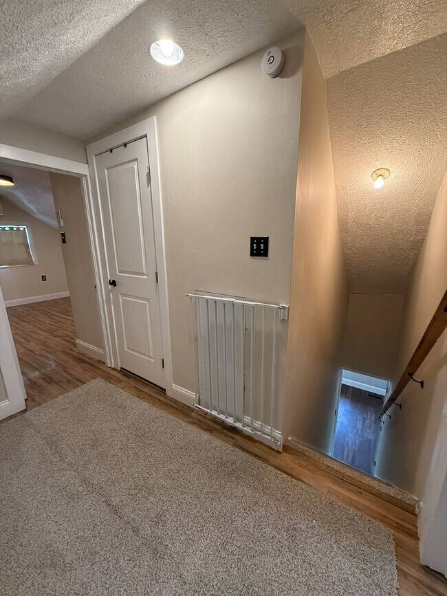 Building Photo - Remodeled 3 Bed 2 Bath Spokane Home w/ Large Fully-Fenced Yard + Huge Chicken Coop/Run & Garden!