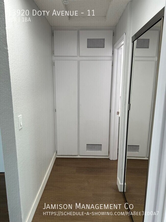 Building Photo - 13920 Doty Ave