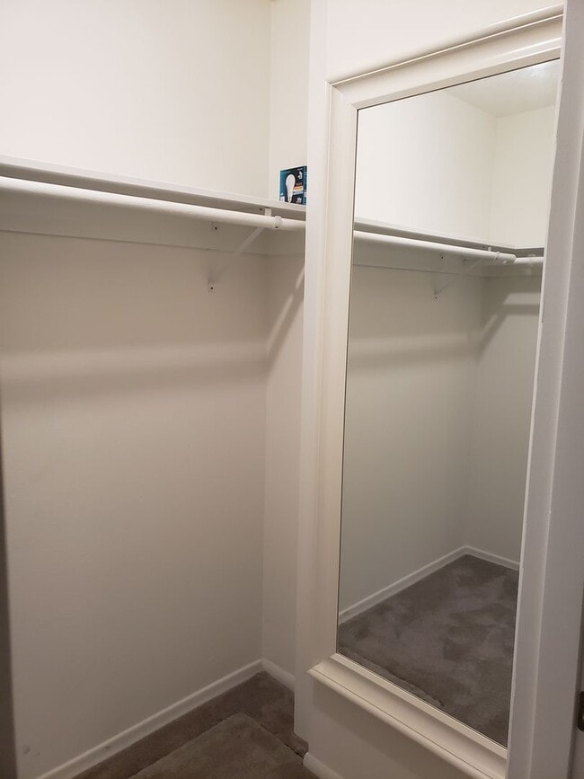 Building Photo - Charming Updated 2 bed/1 bath Condo on Ground Floor in Desirable Irvington District! W/S/T included