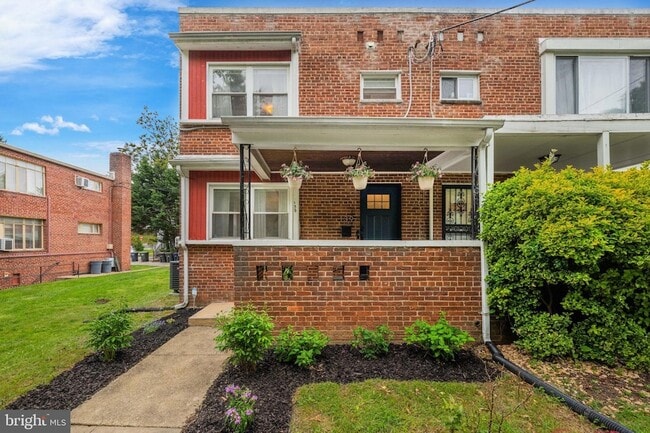 Building Photo - 139 Hawaii Ave NE