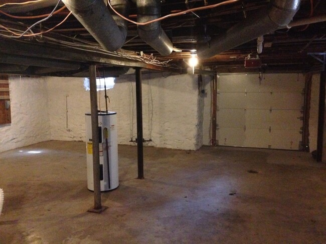 Building Photo - Spacious & Updated in Brookside! ALL appliances included!