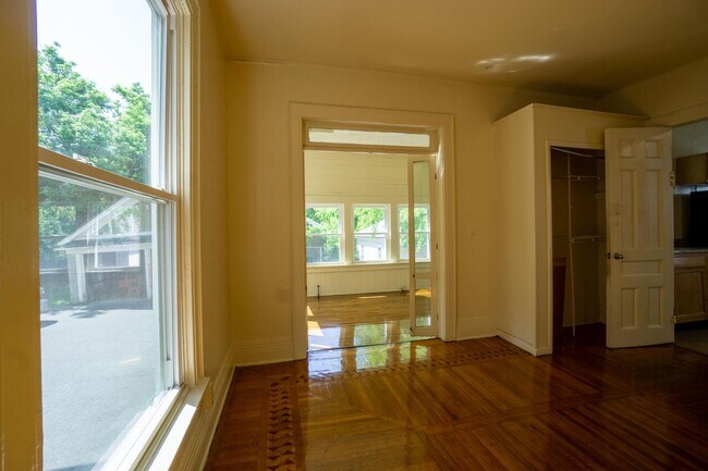 Building Photo - 116 Victoria Pl