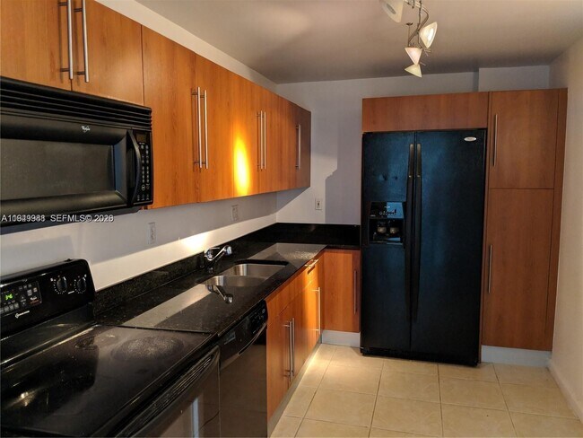 Building Photo - 3000 S Ocean Dr