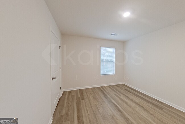 Building Photo - 113 Inez Ave